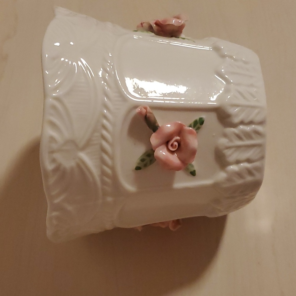Puerto Rico White Ceramic Vase with Pink Rosebuds